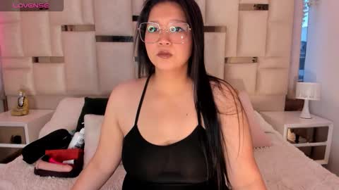 Snapshot of isa__rose chatting on October 2025 10:37:01 AM isa rose online show from October 2025 10:37:01 AM