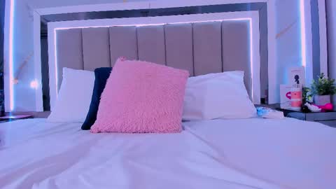 Snapshot of isa_blue1 chatting on February 2026 02:39:02 PM ISA online show from February 2026 02:39:02 PM