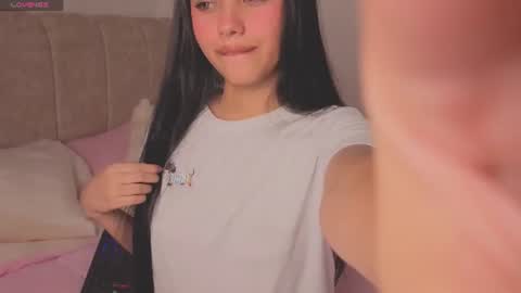 Snapshot of isa_dolly chatting on June 2026 11:03:02 PM Isa Dolly online show from June 2026 11:03:02 PM