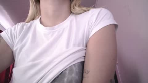 Isabella  online show from April 2026 05:45:02 PM