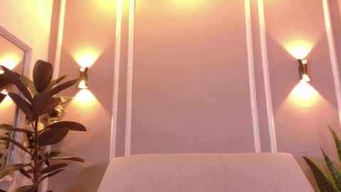 Isabella online show from April 2026 12:17:01 PM