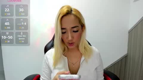 Snapshot of isa_klein chatting on February 2026 12:59:02 PM isa_klein online show from February 2026 12:59:02 PM