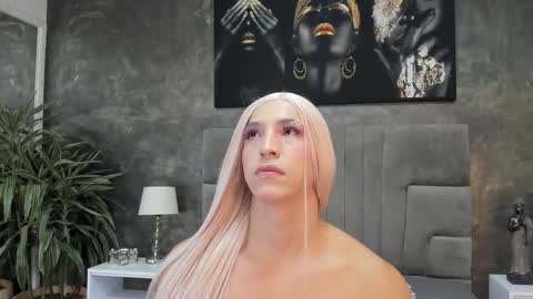 Isa Lancaster online show from November 2025 07:23:02 PM