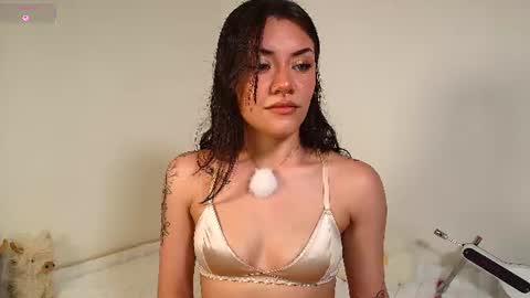 Snapshot of isa_laurentt chatting on June 2026 12:43:02 AM Isabella Laurentt online show from June 2026 12:43:02 AM