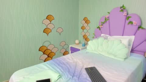 Snapshot of isa_little4u chatting on December 2024 05:29:02 PM online show from December 2024 05:29:02 PM