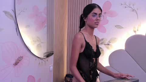 Snapshot of isa_little4u chatting on January 2025 12:24:01 AM online show from January 2025 12:24:01 AM