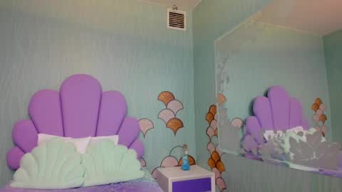 Snapshot of isa_little4u chatting on January 2025 02:19:01 PM online show from January 2025 02:19:01 PM