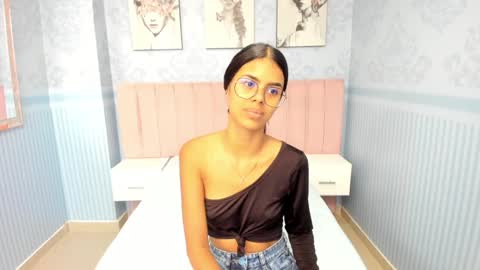 Snapshot of isa_little4u chatting on January 2025 06:28:01 PM online show from January 2025 06:28:01 PM