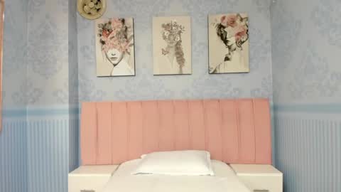 Snapshot of isa_little4u chatting on January 2025 08:00:02 PM online show from January 2025 08:00:02 PM