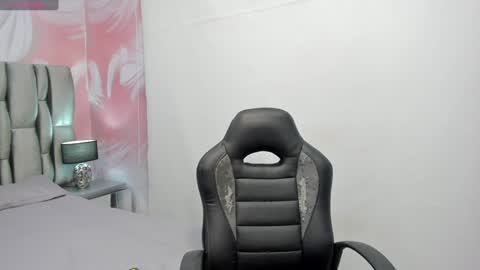 Snapshot of isa_little4u chatting on February 2025 02:17:02 AM online show from February 2025 02:17:02 AM