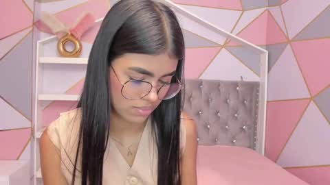 Snapshot of isa_little4u chatting on February 2025 10:39:01 PM online show from February 2025 10:39:01 PM