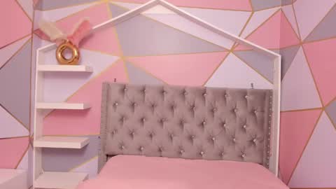 Snapshot of isa_little4u chatting on February 2025 01:41:01 AM online show from February 2025 01:41:01 AM