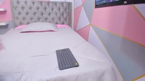 Snapshot of isa_little4u chatting on February 2025 02:44:02 AM online show from February 2025 02:44:02 AM