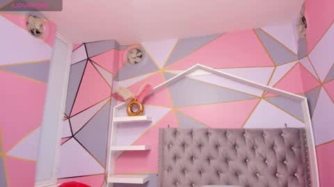 Snapshot of isa_little4u chatting on February 2025 01:33:01 AM online show from February 2025 01:33:01 AM