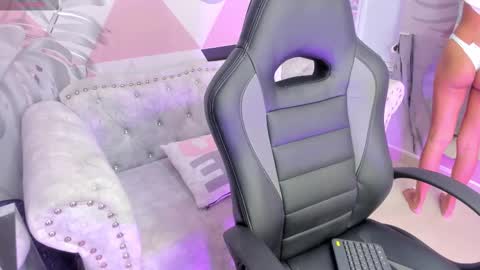 Snapshot of isa_little4u chatting on March 2025 10:30:02 AM online show from March 2025 10:30:02 AM