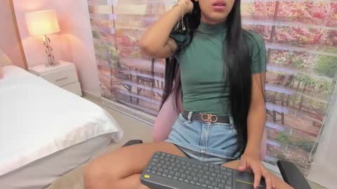 Snapshot of isa_little4u chatting on September 2025 11:09:01 AM online show from September 2025 11:09:01 AM