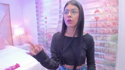 Snapshot of isa_little4u chatting on September 2025 11:01:02 AM online show from September 2025 11:01:02 AM