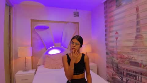 Snapshot of isa_little4u chatting on September 2025 10:51:01 AM online show from September 2025 10:51:01 AM