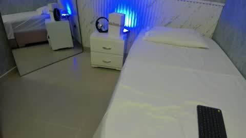 Snapshot of isa_little4u chatting on June 2026 10:21:01 AM online show from June 2026 10:21:01 AM