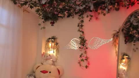 Isabella        online show from February 2026 08:15:01 PM