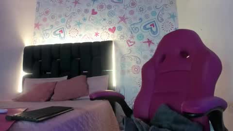 Snapshot of isa_rivas chatting on December 2025 12:03:02 PM isa_rivas online show from December 2025 12:03:02 PM