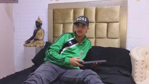 Isaac  online show from November 2025 03:06:02 PM