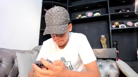 Isaac  online show from November 2025 06:52:01 PM