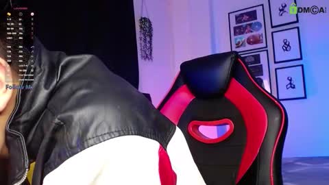 Isaac Saenz. online show from December 2025 11:32:02 PM