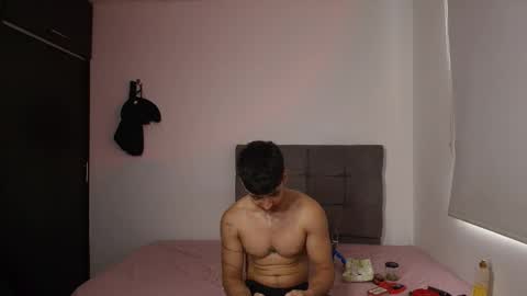 Snapshot of isaac_sttone01 chatting on May 2026 10:28:02 PM muscle isaac online show from May 2026 10:28:02 PM