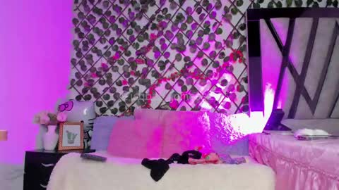 Snapshot of isabel_jamess chatting on April 2026 05:20:02 PM Isa online show from April 2026 05:20:02 PM