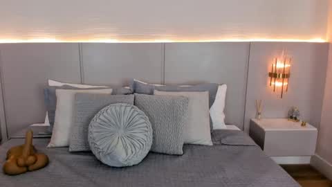 Isa online show from October 2025 01:25:01 AM