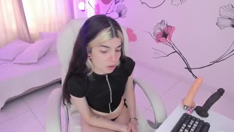 isabela_fiorelli online show from October 2025 01:30:01 PM