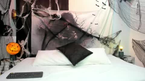 Snapshot of isabela_parkerr chatting on October 2025 01:12:02 PM Mommy Isa online show from October 2025 01:12:02 PM