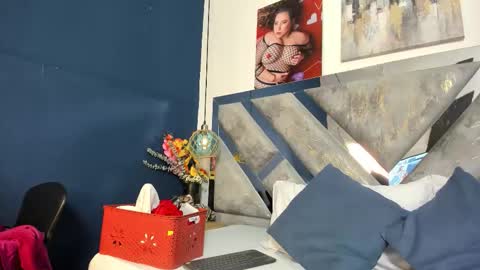 Snapshot of isabela_parkerr chatting on January 2026 05:44:01 AM Mommy Isa online show from January 2026 05:44:01 AM