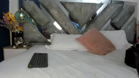 Snapshot of isabela_parkerr chatting on February 2026 03:23:02 AM Mommy Isa online show from February 2026 03:23:02 AM