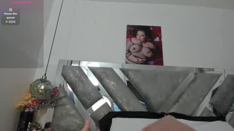 Snapshot of isabela_parkerr chatting on February 2026 04:43:01 AM Mommy Isa online show from February 2026 04:43:01 AM