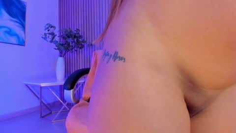 Isabel Bornner online show from February 2025 09:54:01 AM