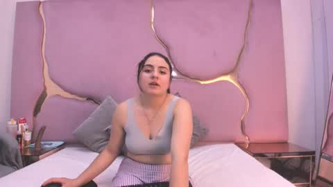 Snapshot of isabeldelacroix chatting on February 2026 03:45:01 AM Isabel online show from February 2026 03:45:01 AM