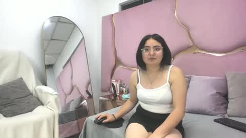 Snapshot of isabeldelacroix chatting on February 2026 03:35:01 AM Isabel online show from February 2026 03:35:01 AM