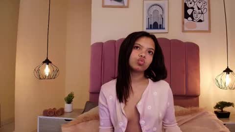 isabelgh_ online show from November 2025 03:28:01 AM