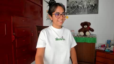 Isabella22 1 online show from December 2024 03:44:02 PM