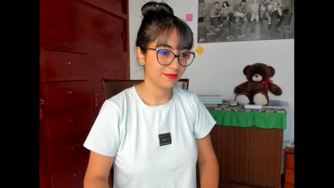 Isabella22 1 online show from December 2024 02:26:02 PM