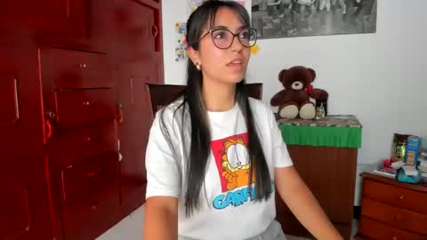 Isabella22 1 online show from January 2025 05:51:02 PM