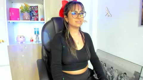 Isabella22 1 online show from February 2025 01:51:01 PM