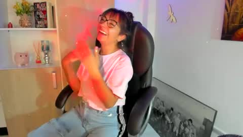 Isabella22 1 online show from March 2025 09:43:01 PM