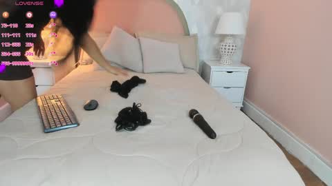 isabella__milf online show from April 2026 07:25:02 PM