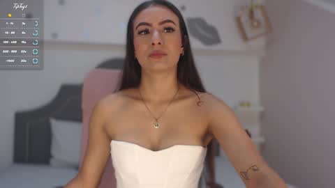 Snapshot of isabella__shine chatting on January 2025 03:43:01 PM Isa online show from January 2025 03:43:01 PM