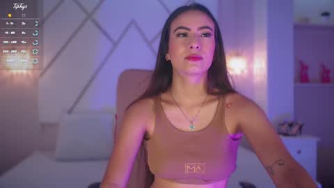 Snapshot of isabella__shine chatting on January 2025 03:33:01 PM Isa online show from January 2025 03:33:01 PM