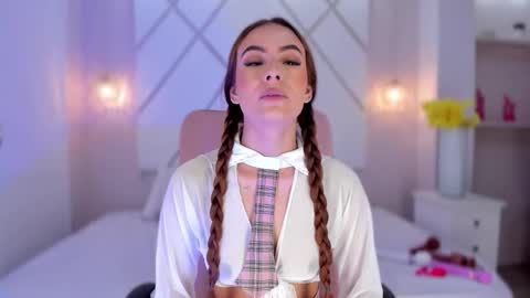 Snapshot of isabella__shine chatting on December 2025 04:05:01 PM Isa online show from December 2025 04:05:01 PM