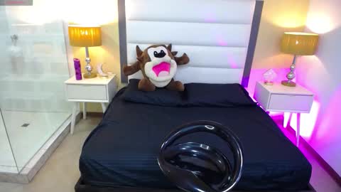 Isa Online 11pm to 5am Colombia time online show from October 2025 03:38:02 AM